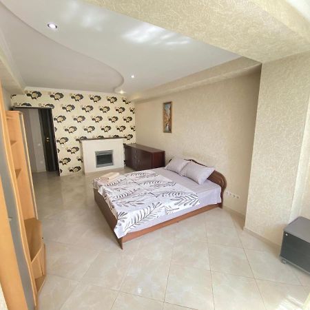 Ultra Central Double Room Appartment In キシナウ エクステリア 写真