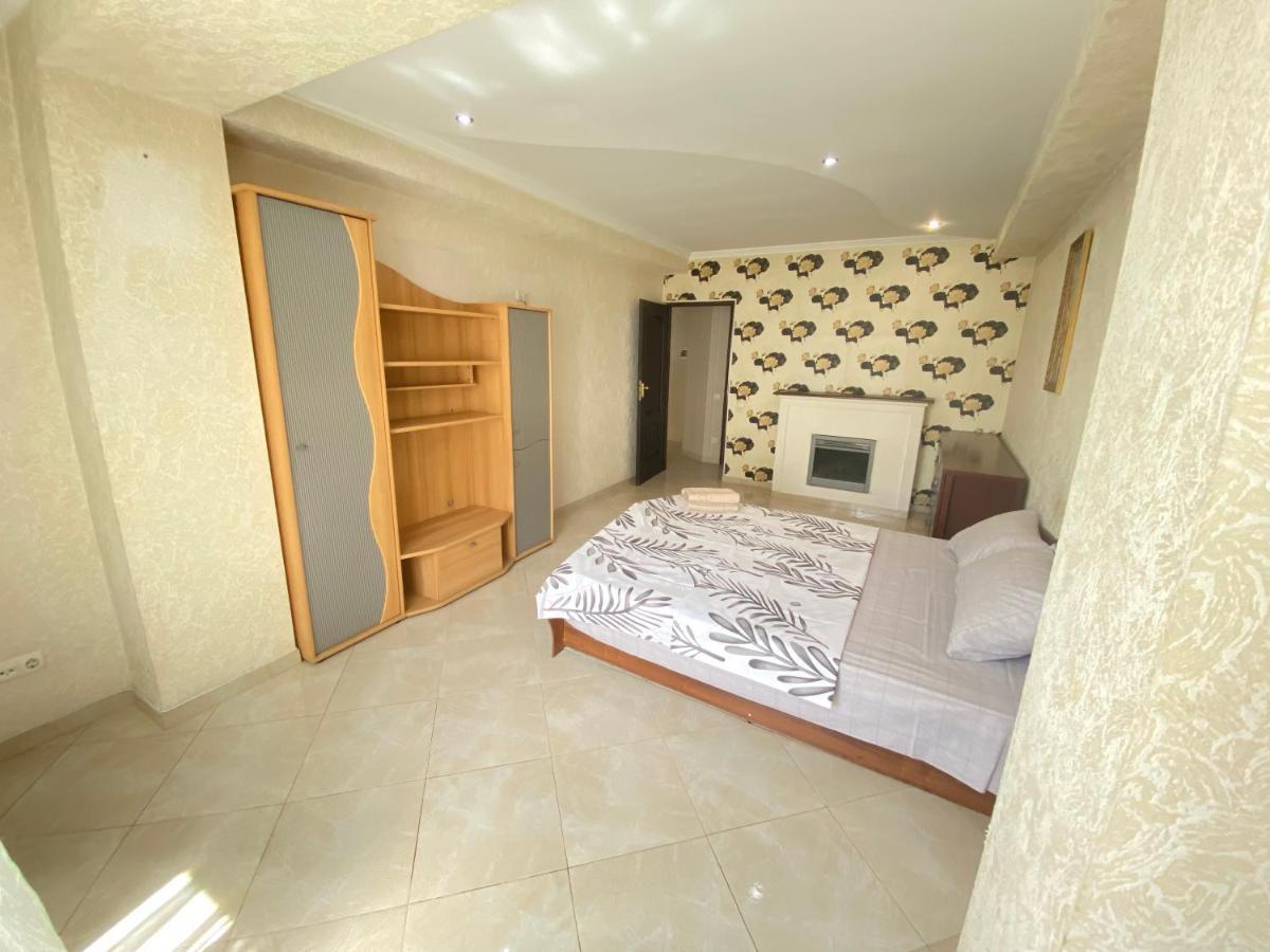 Ultra Central Double Room Appartment In キシナウ エクステリア 写真