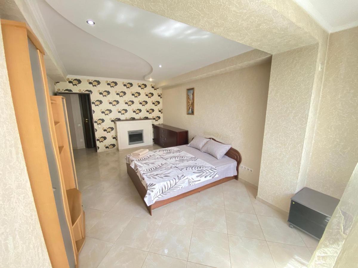 Ultra Central Double Room Appartment In キシナウ エクステリア 写真